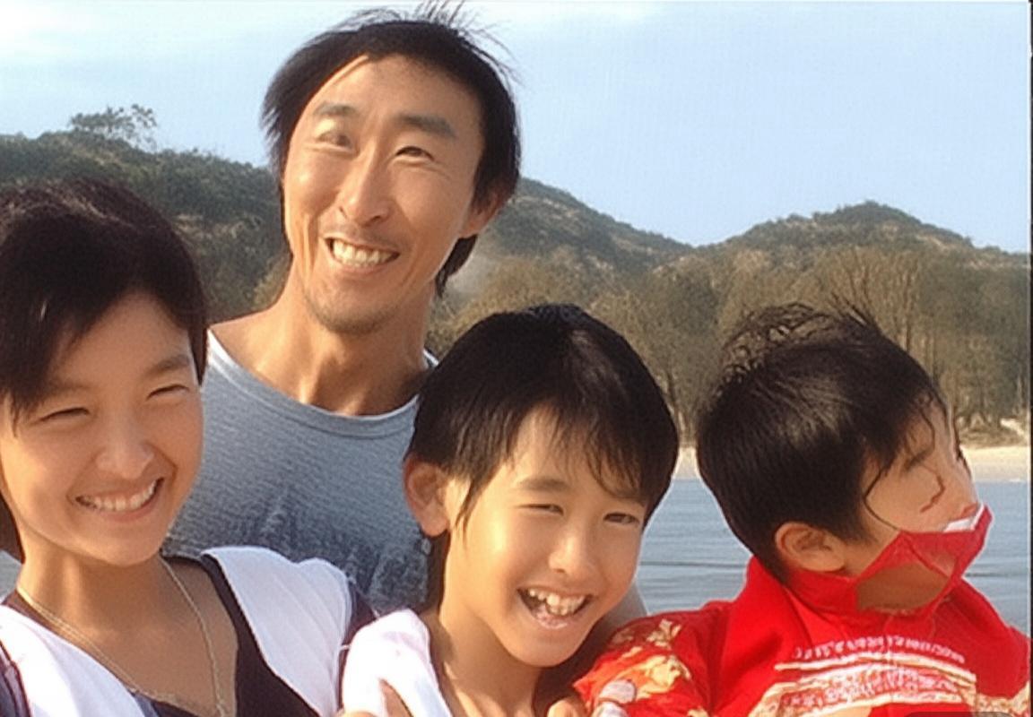 易建联广东男篮退役生活曝光：家庭旅行照片显温馨，儿子身高遗传引关注